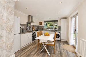 Kitchen/Breakfast Room- click for photo gallery